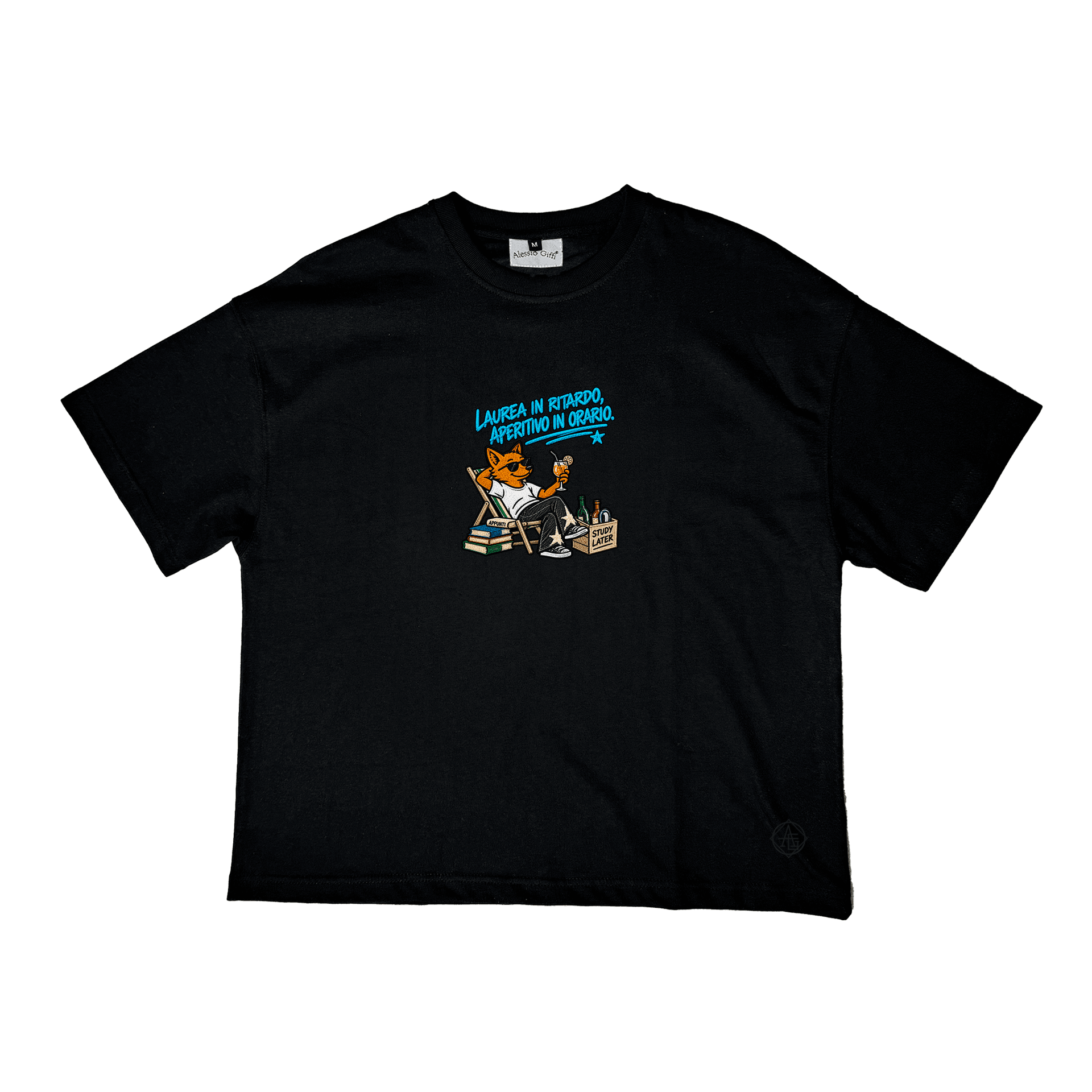 "LAUREA IN RITARDO, APERITIVO IN ORARIO.” - LIMITED T-shirt nera